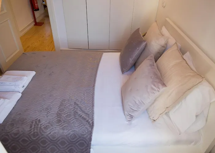 Nomad's Augusta Collection * Lisbon